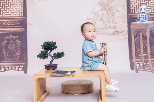 岑溪怀孕多久小腹会隆起